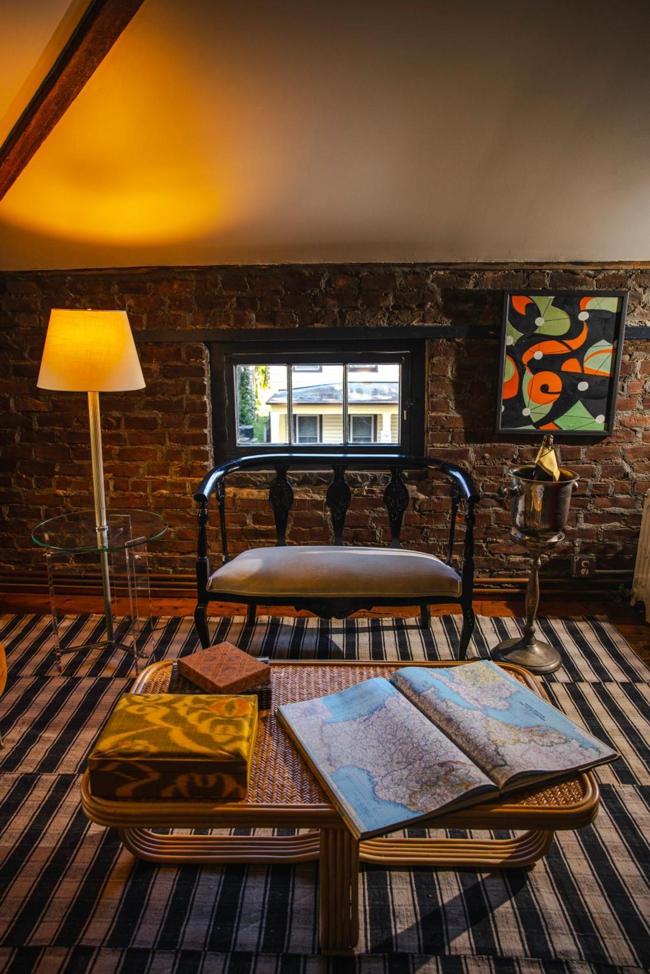 Kingston Carriage House Bed & Breakfast Exterior photo