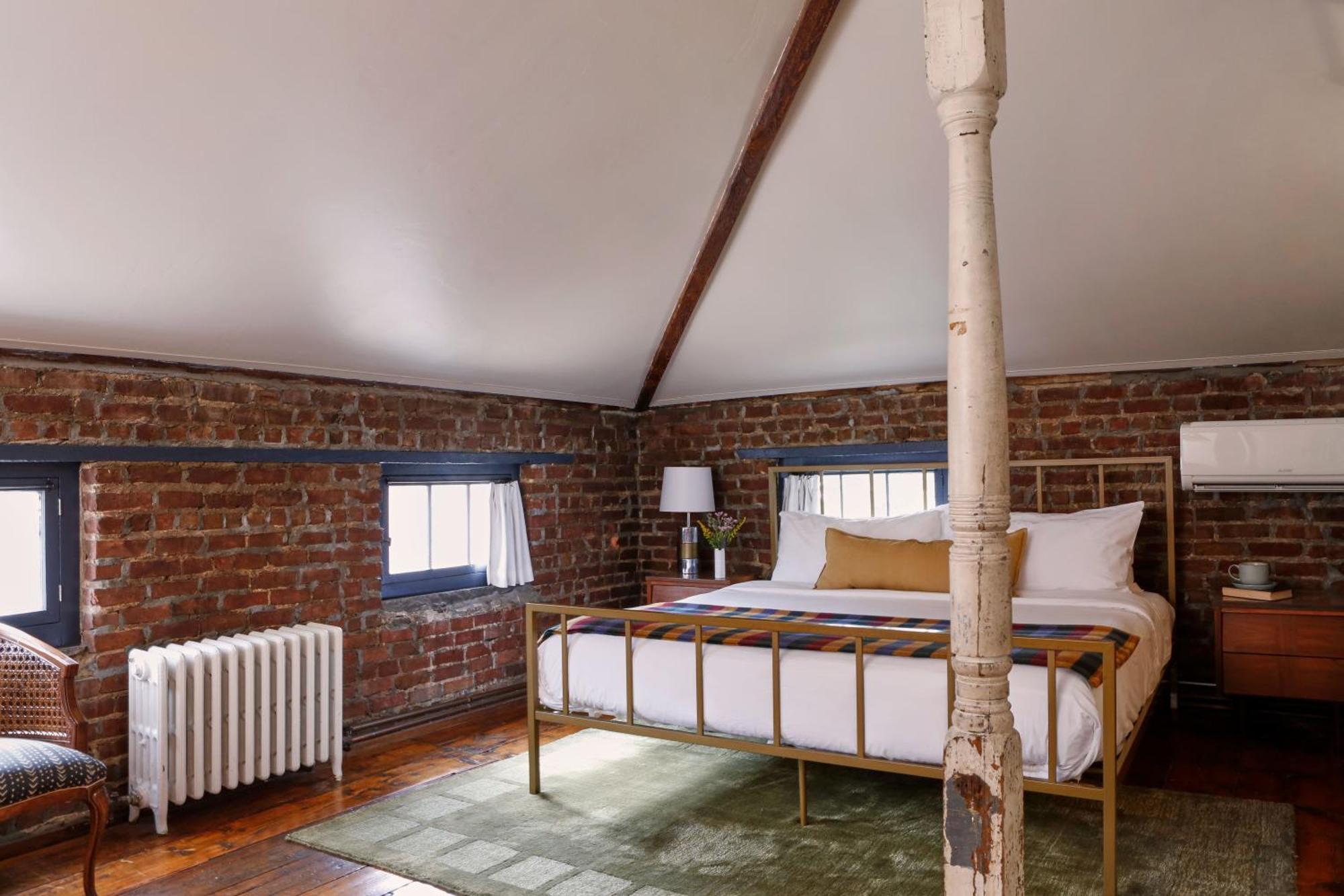 Kingston Carriage House Bed & Breakfast Exterior photo